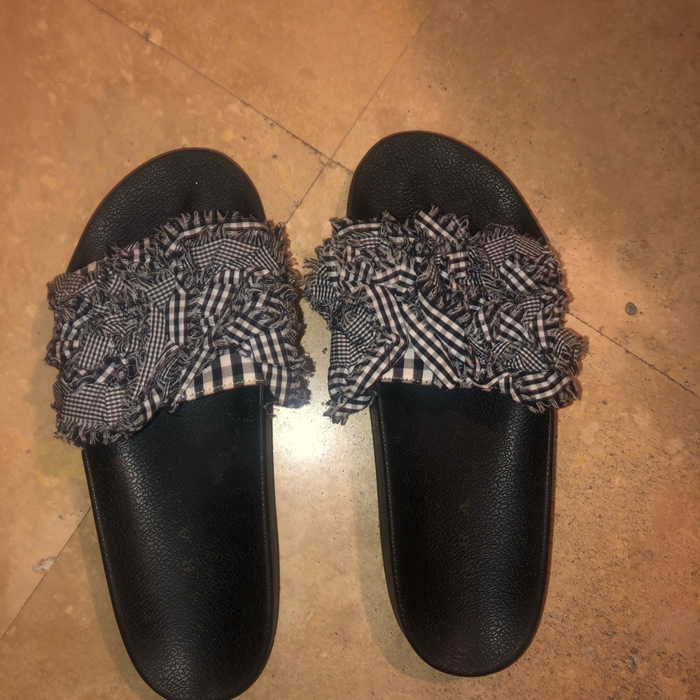 Super cute and comfy Zara slides